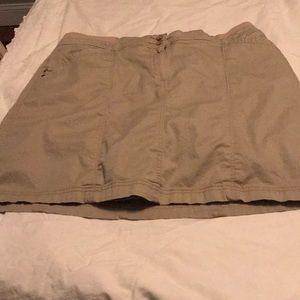 Tan skort